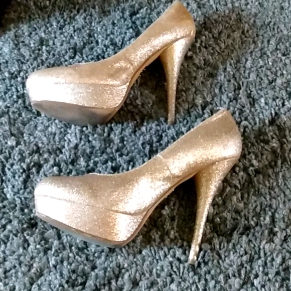 Gold heels - Picture 2 of 4